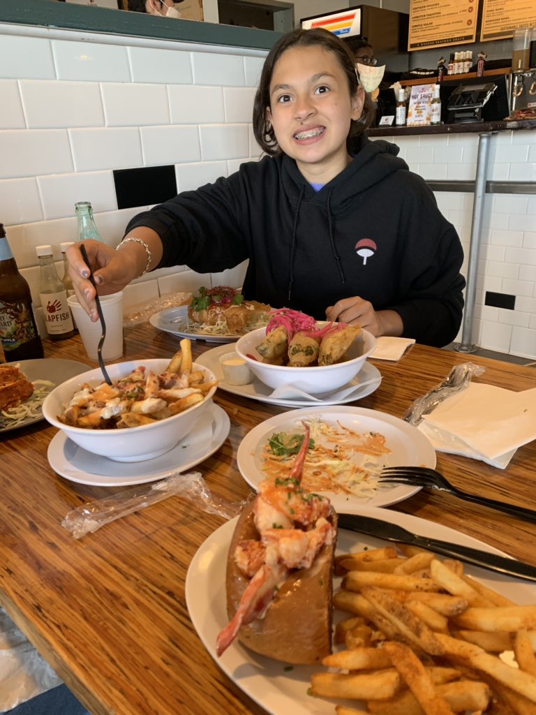 Megamaniak16's tweet photo. Out noshing with the Kid today protesting #LAUSD #VaxxMandates. Everything was bomb. @SLAPFISHseafood @ChefGruel 
#LobsterRoll #ChowderFries https://t.co/YbymWDKqXD
