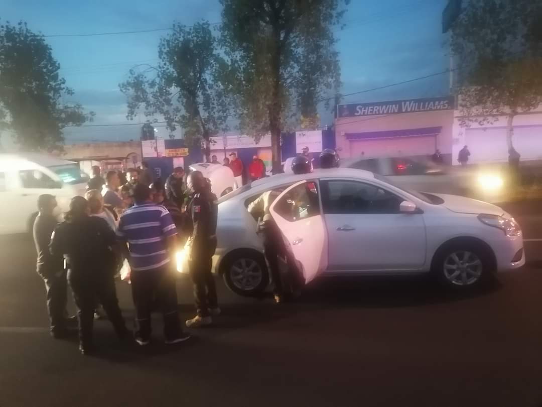 Millennial_pue's tweet photo. #LadyToques
Se agarran a golpes conductores y conductoras en avenida Reforma sur, una señora sacó su lámpara de toques y empezó a atacar a su contrincante 😳
@SSC_Pue
https://t.co/uoDNOoX9qe https://t.co/pPXF7xnKKr