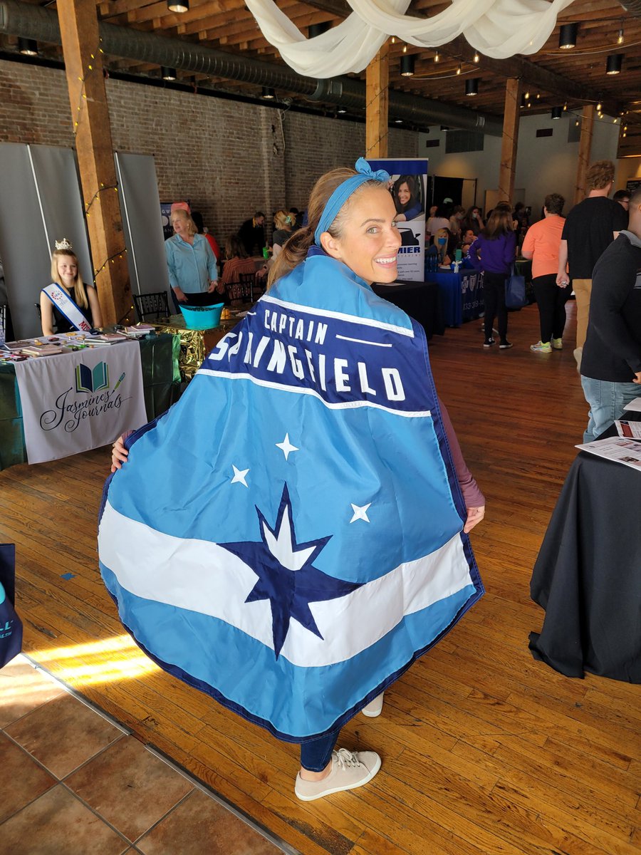 CaptainSGF's tweet photo. The Older Youth Resource Fair hosted by #CASASWMO and Junior League of Springfield in SGF was 🔥! So many youth in our community need your support! Visit https://t.co/MEUlYQOzt9 to do some good! 💙 https://t.co/Dc8PBAe5J2