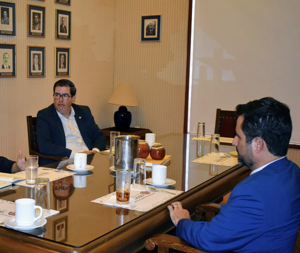 hectortejadasha's tweet photo. Me reuní con @PresidenteCCGdl Presidente de @CamaradeCom_GDL, José @JosOrendain, Presidente de @FeCanacoJal y
Lic. Omar A. Peña, VP de Mejora Regulatoria, con quienes buscamos generar acciones para apoyar a los empresarios de la ciudad y del Estado. #unidosenaccionespositivas #HT https://t.co/VQZ5uxKpL7