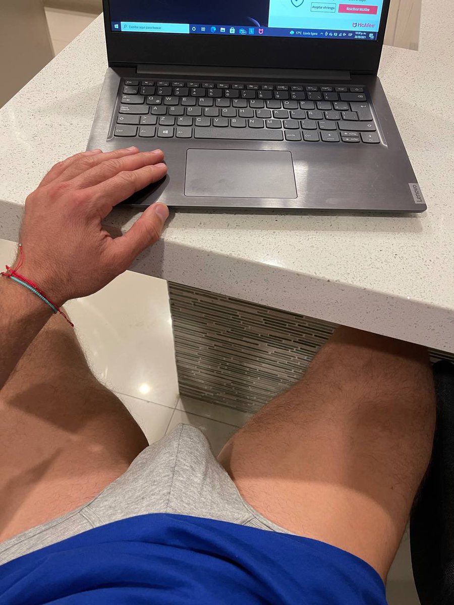 davidortega555's tweet photo. Lunes de retomar pendientes 😌☝🏻
Ustedes cómo inician su lunes? 🤓 https://t.co/ENq5JHAnIv