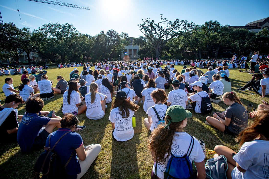 OutreachTulane's tweet photo. Over 700 students came out to volunteer with Outreach! Students participated in projects such as gardening, organizing school supplies, handing out food, and cleaning up buildings that were destroyed during Hurricane Ida. The day of service was a huge success! https://t.co/TRKdH9fpmS
