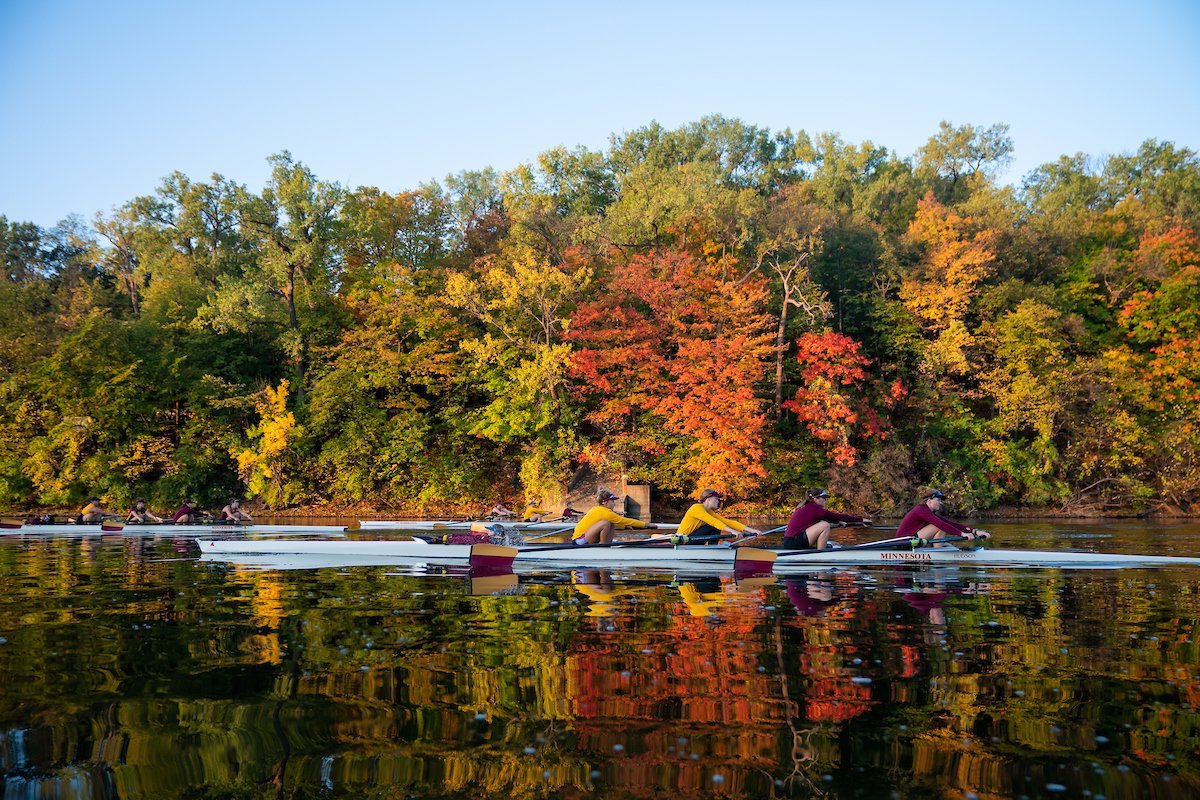 GopherSports's tweet image. Being on the Mississippi River in the fall just hits different 😍