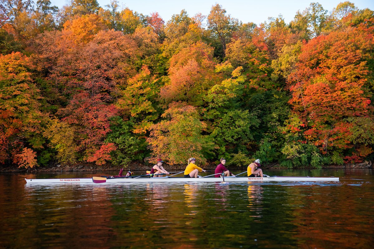 GopherSports's tweet image. Being on the Mississippi River in the fall just hits different 😍