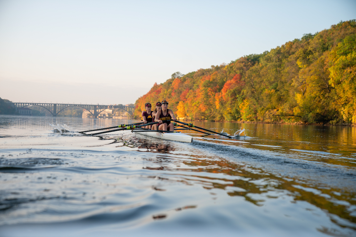 GopherSports's tweet image. Being on the Mississippi River in the fall just hits different 😍