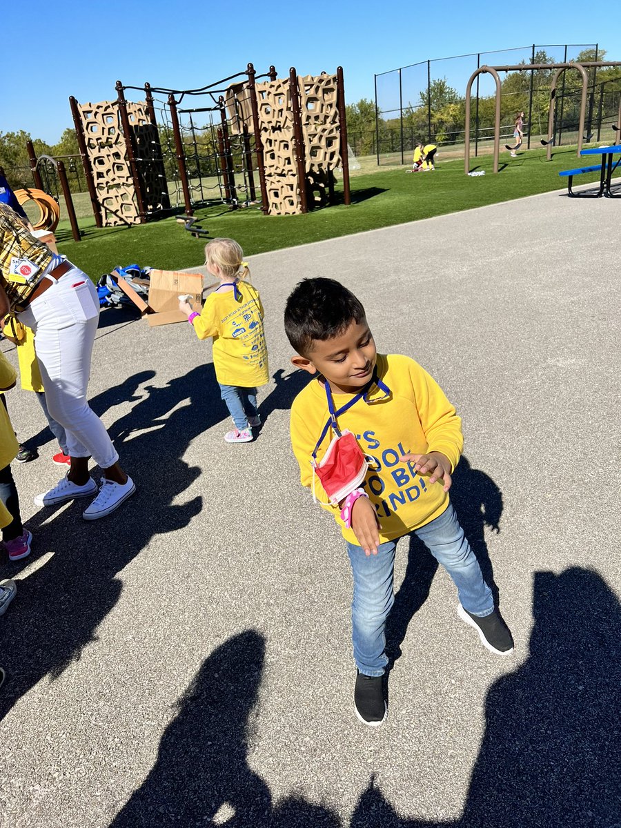 jennhulledu's tweet photo. Thank you, LH PTA! These little lions had a blast at the Roar-a-thon celebration! @LHLionsSMSD https://t.co/ymkjcj4fLq