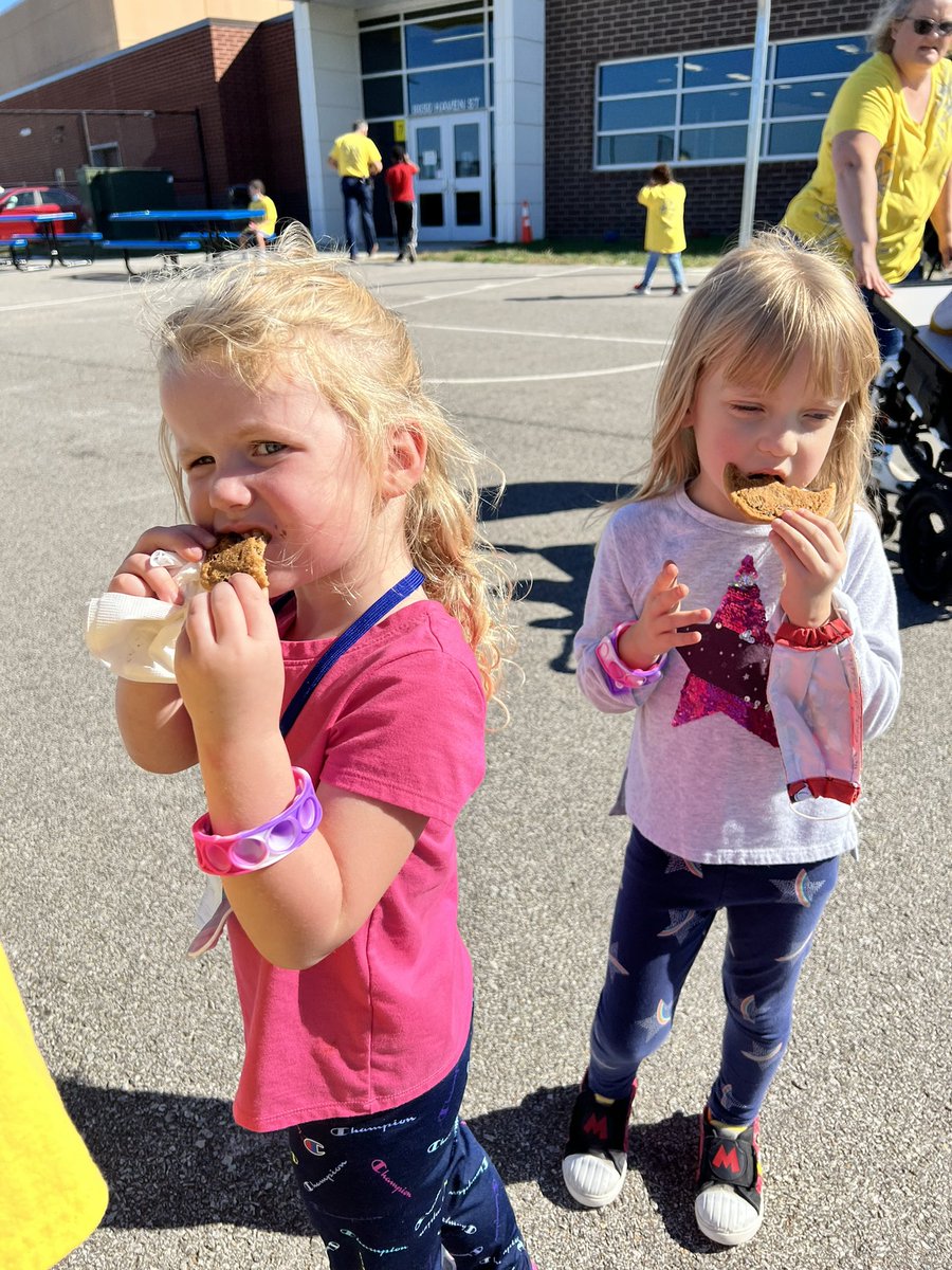 jennhulledu's tweet photo. Thank you, LH PTA! These little lions had a blast at the Roar-a-thon celebration! @LHLionsSMSD https://t.co/ymkjcj4fLq