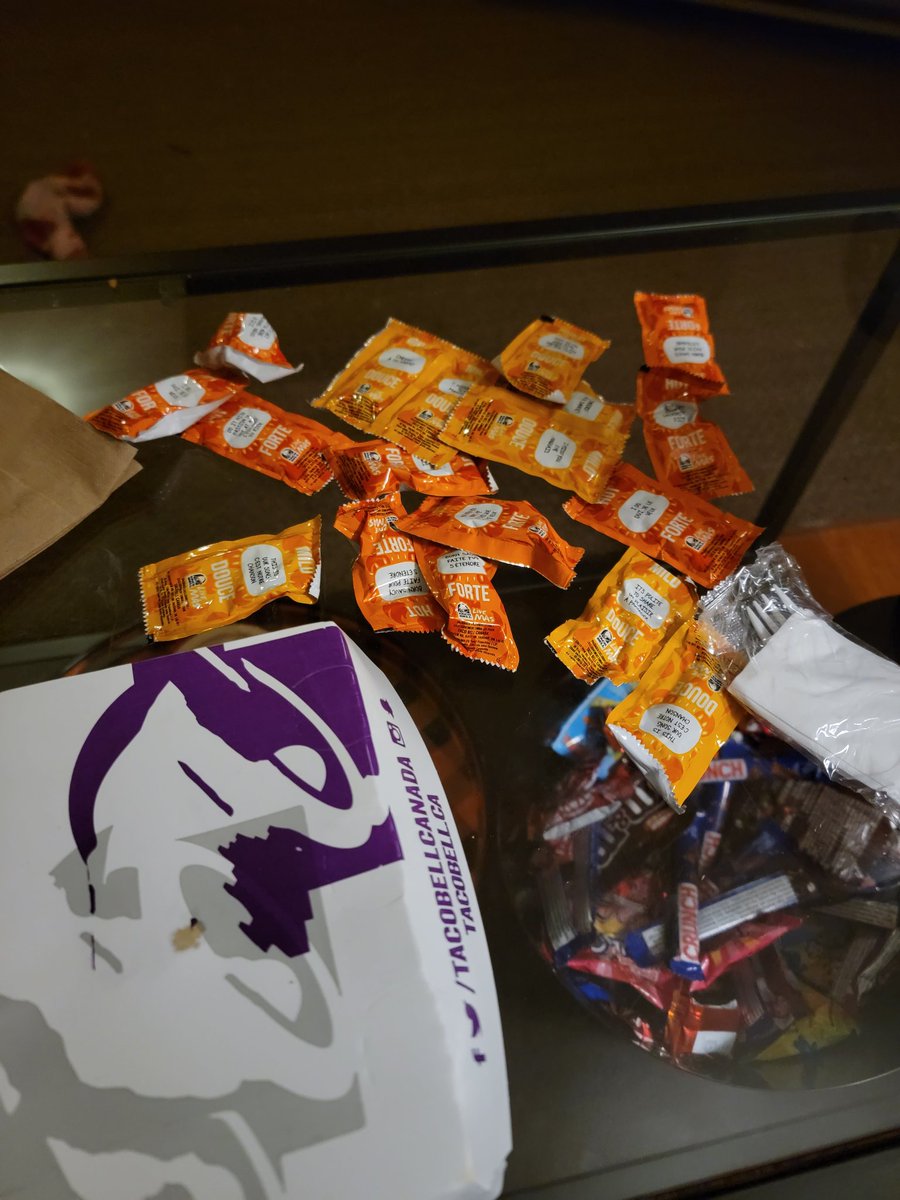 _averycore's tweet photo. "would you like any condiments"
"no thank you" https://t.co/lyTziJzsI4