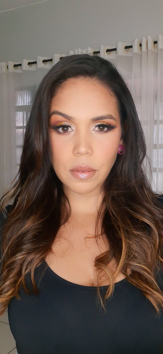 Cami4112's tweet photo. @juliette Semana da maquiagem rolando lá no meu perfil do Instagram mulherada linda ! 
#maquiagem #delineado #contorno 
#automaquiagem 

@brunamagalhaesmakeup https://t.co/OcZckFgHga