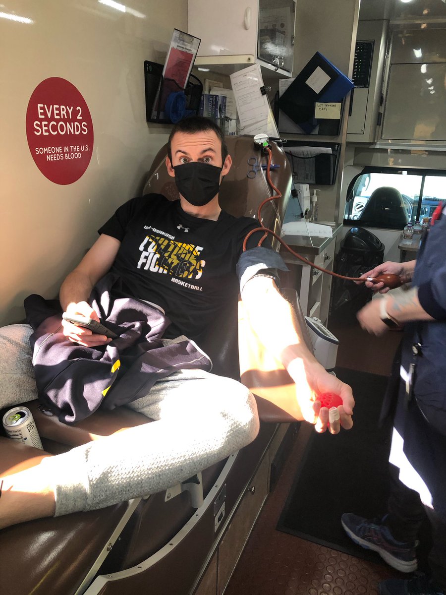 UWOWSoccer's tweet photo. Thank you to all that took time out of their busy lives to help donate to the local community blood center! Our program can’t thank you enough for helping! We spy another coach that helped today too 👀 @UWOMBB #InTheTeam #UWO #Oshkosh #D3Soccer #NCAASoccer https://t.co/Ko7f6kJOTL