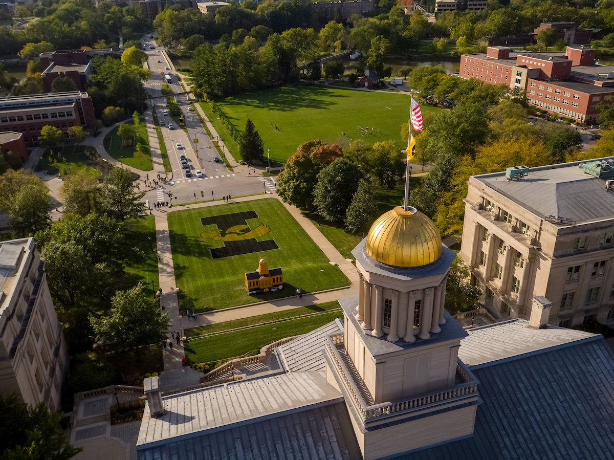 uiowa's tweet image. Love is a four letter word. I-O-W-A 💛🖤