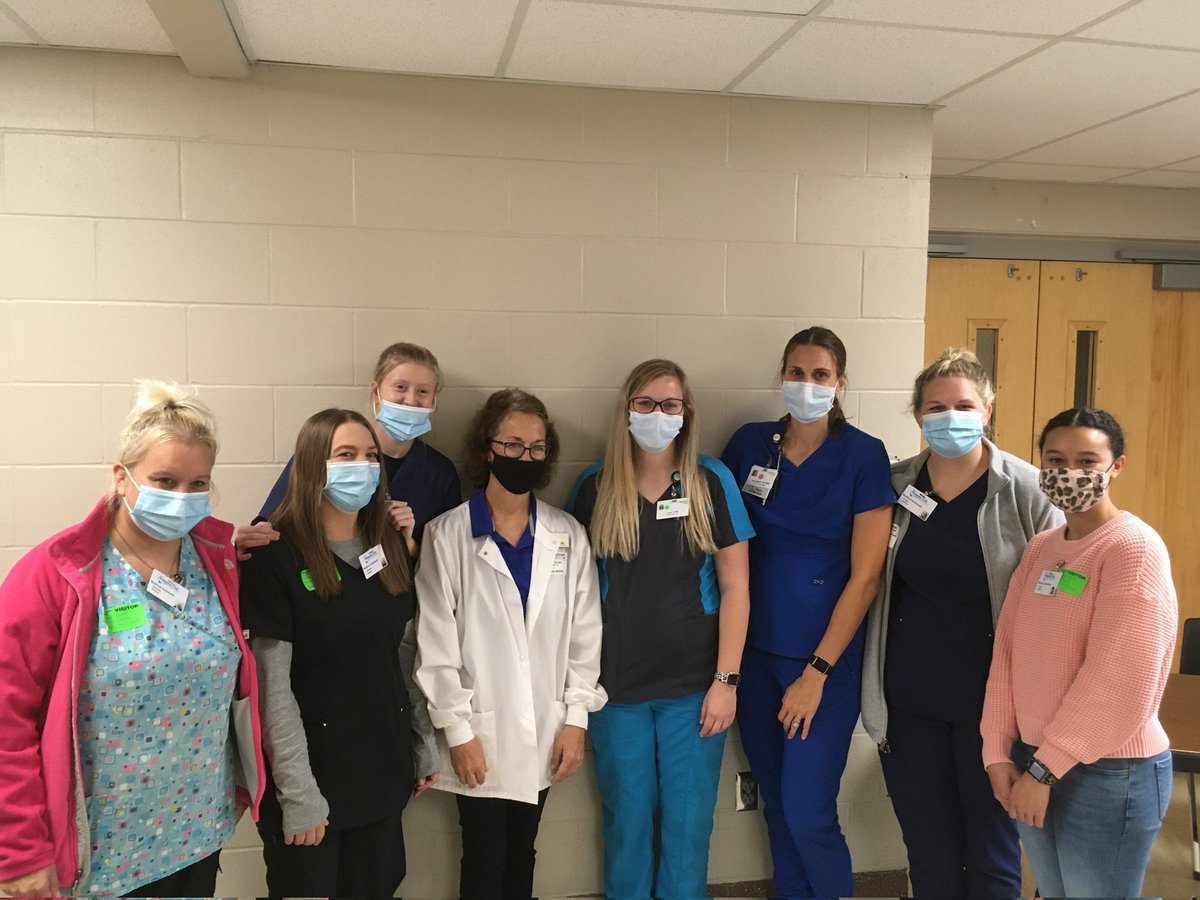 MinnesotaWest's tweet photo. Our Medical Assistant Program students worked with Pipestone Clinic staff giving flu vaccines to students &amp; staff at Pipestone Area Schools.  We celebrate the work of Medical Assistants this week and everyday during Medical Assistants Week! #MinnesotaWest #learnwithpurpose https://t.co/Ru0kHpi82J