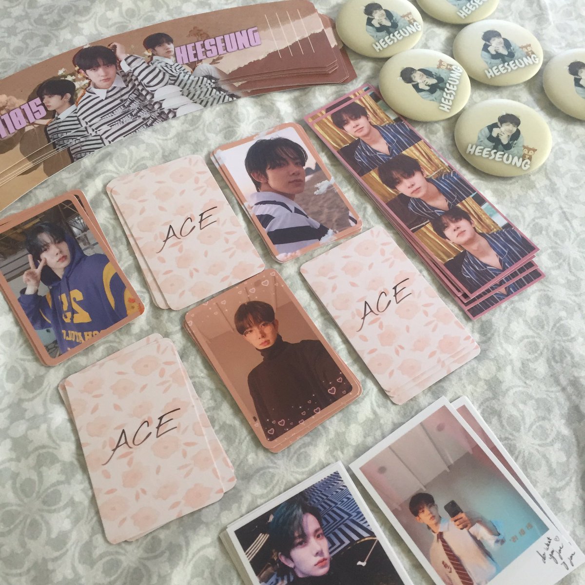 minieforkoo's tweet photo. the fankits are here! give me some time to pack and we will ship this immediately 💛 #MFKUpdates https://t.co/Of9c0aWFVQ