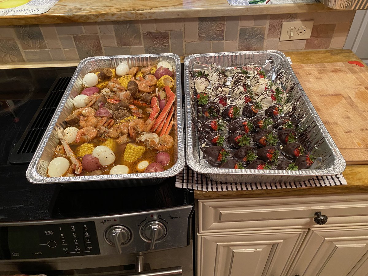 MelisaMorgan22's tweet photo. Sunday Crab-leg/Seafood boil.
Dessert… My infamous Chocolate Dipped Strawberries 🍓
#seafood #funeating #crabboil #melisamorgan #cooking https://t.co/aFIUgthcBP