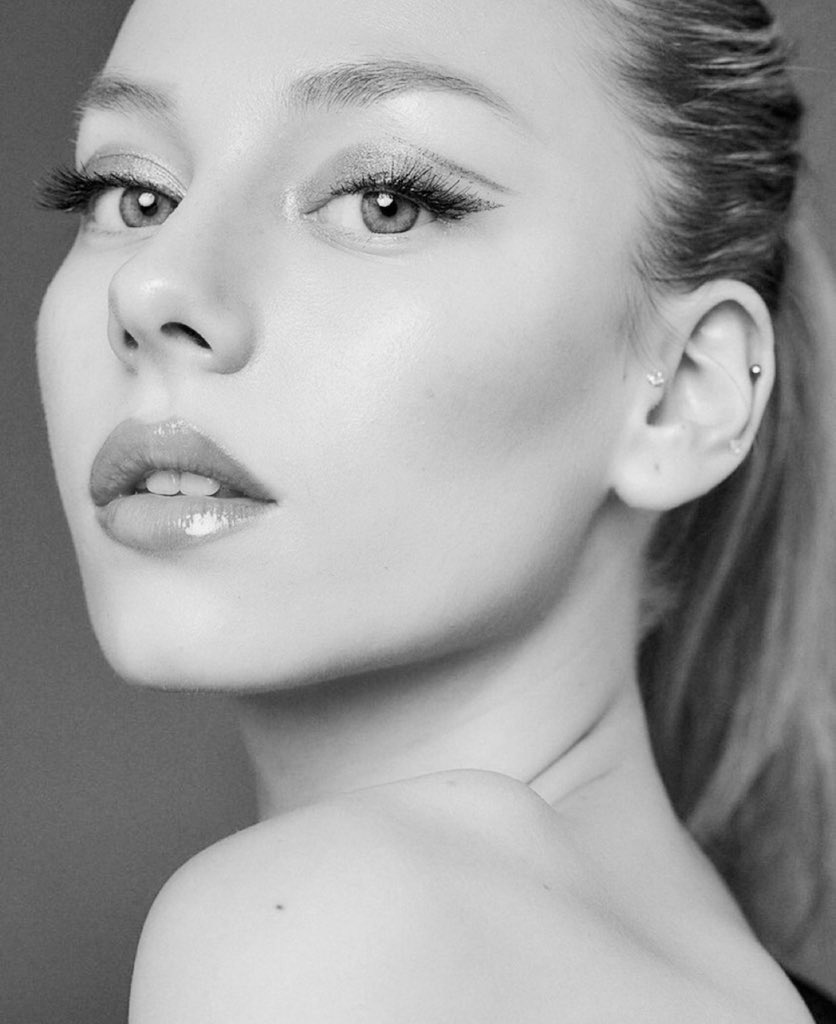 ⠀
         ❝ 𝐶𝑜𝑣𝑒𝑟 𝑚𝑒 𝑖𝑛 𝗌͟𝗎͟𝗇͟𝗌͟𝗁͟𝗂͟𝗇͟𝖾, 
       𝑺̵𝒉̵𝒐̵𝒘̵𝒆̵𝒓̵ 𝑚𝑒 𝑤𝑖𝑡ℎ 𝑔𝑜𝑜𝑑 𝑡𝑖𝑚𝑒𝑠.
   𝐴𝑛𝑑 𝑒𝑣𝑒𝑟𝑦𝑡ℎ𝑖𝑛𝑔 𝑤𝑖𝑙𝑙 𝑏𝑒 𝗮𝗹𝗿𝗶𝗴𝗵𝘁 . . .❀ ❞