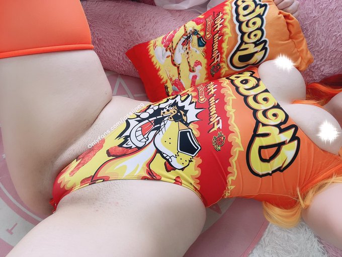 Want a snack? 😳🥵 https://t.co/RwyIQozamf