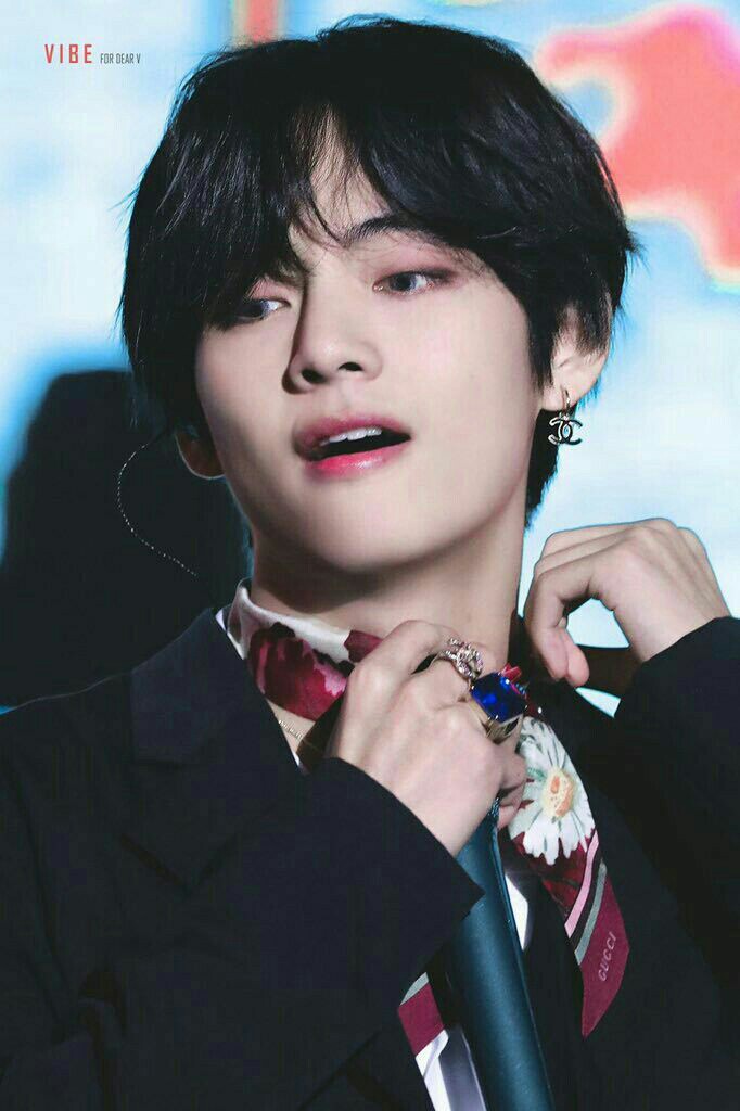 dynn_hy's tweet photo. @bonobonotwins Awal aku suka bts itu.... 
Dlu awalnya aku hanya suka sama V, dan aku pun blm tau V itu siapa sebenarnya? Aku hanya suka dia karna dlu itu temen ku punya sepupu, dan sepupunya itu fans berat nya V. https://t.co/TyqtvA5YBS
