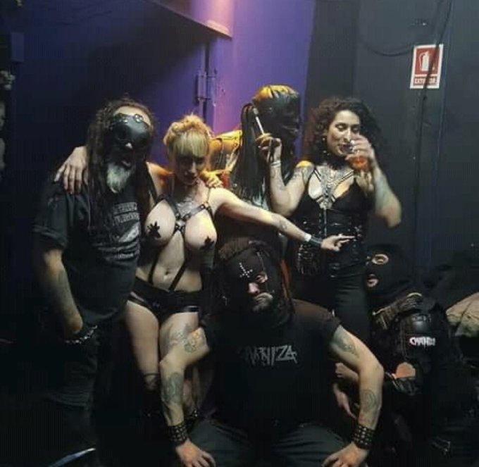 Junto a la gente de Carniza!!🤘🤘 #bdsmlive #show https://t.co/pYRvB83Pmx<a href="/tag/bdsmlive"class="tags">#bdsmlive</a><a href="/tag/show"class="tags">#show</a>