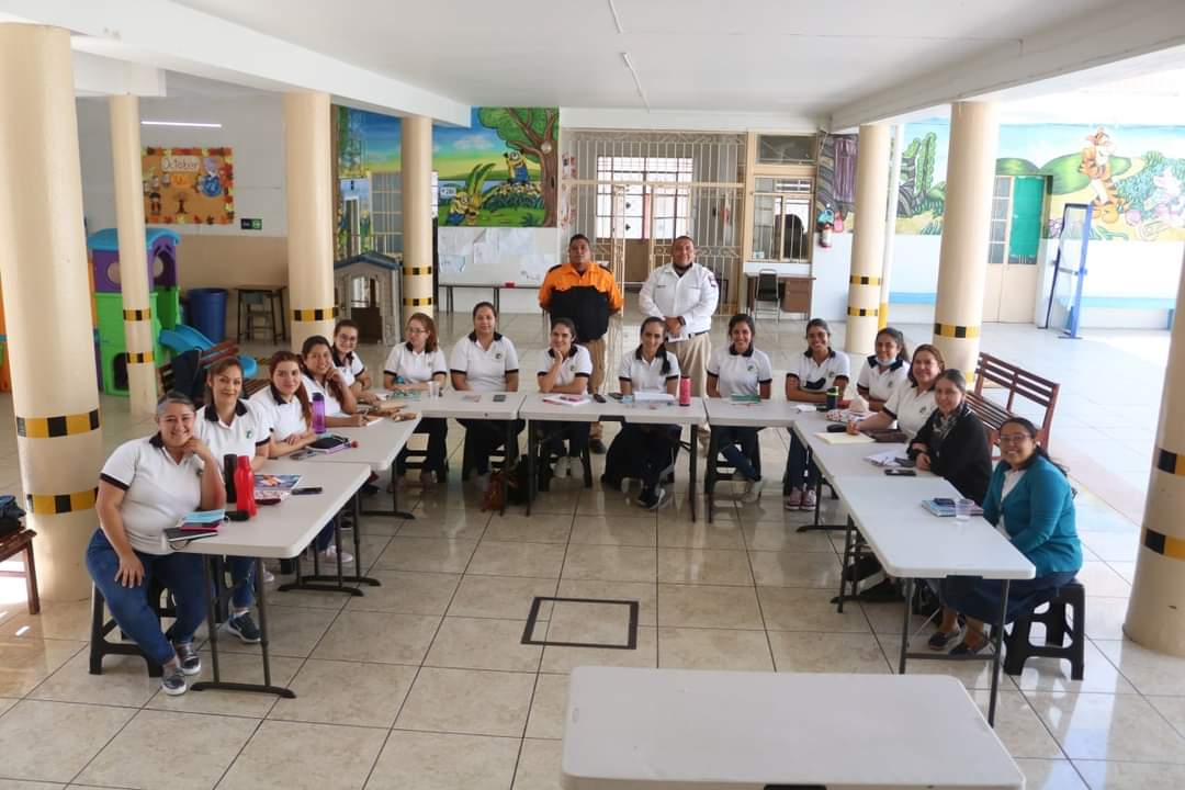 GobJamay's tweet photo. A fin de prevenir y estar preparados para cualquier situación de riesgo para los usuarios.

La prevención será siempre la mejor manera de cuidarnos.

Todas las escuelas del municipio podrán acceder a este programa. https://t.co/MJ1QOBLoGa