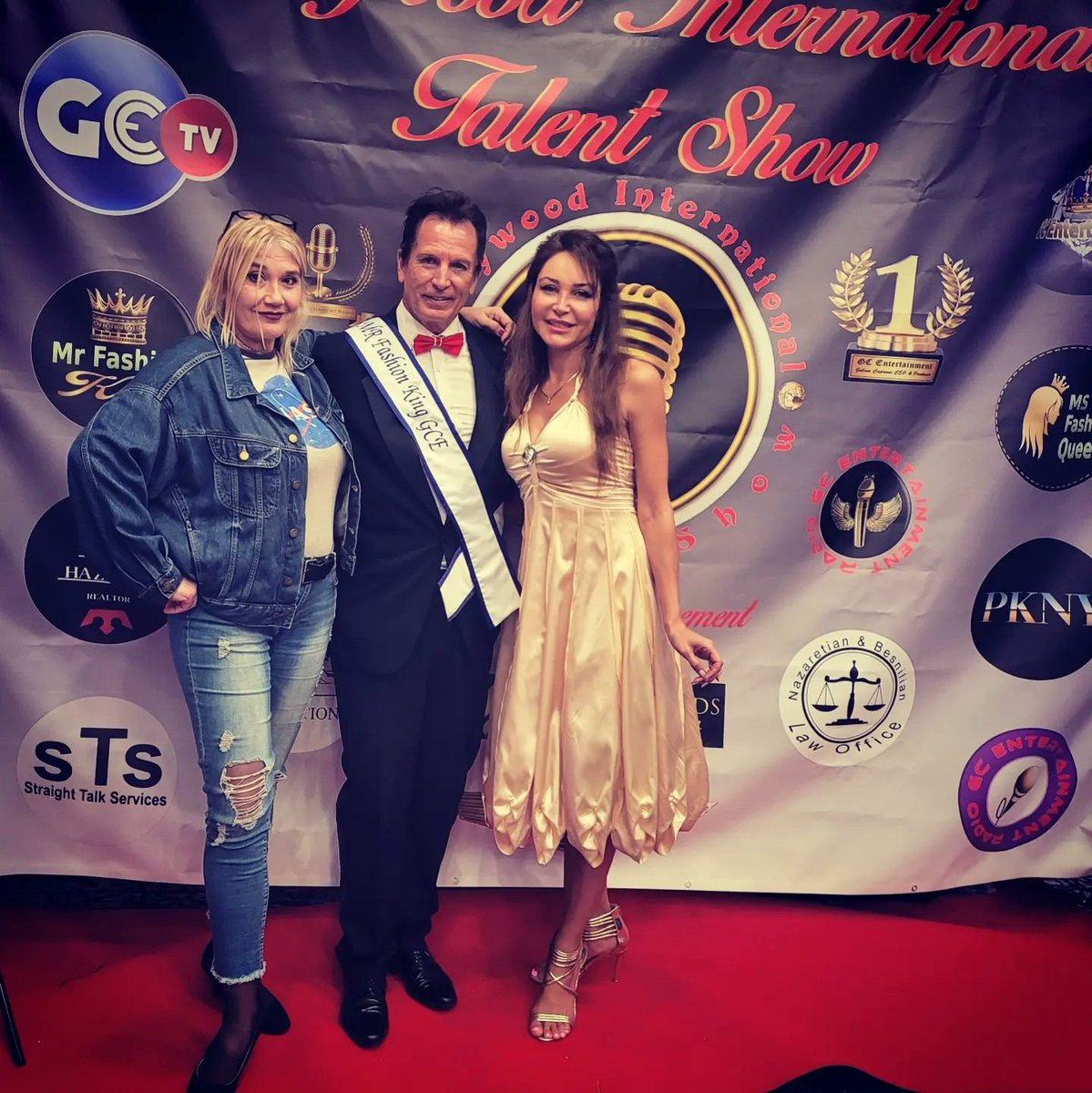olyasongs's tweet photo. Guest singer at the Hollywood Internatiinal Talent Show.
Thanks Galina Capanni
#gcentertainment , #olyasongs
#galinacapanni , #hollywood
#international , #talentshow
#singersongwriter , #producer
#talent , #showbiz , #singer
#show , #talent , #discover https://t.co/prA9pIw8mV