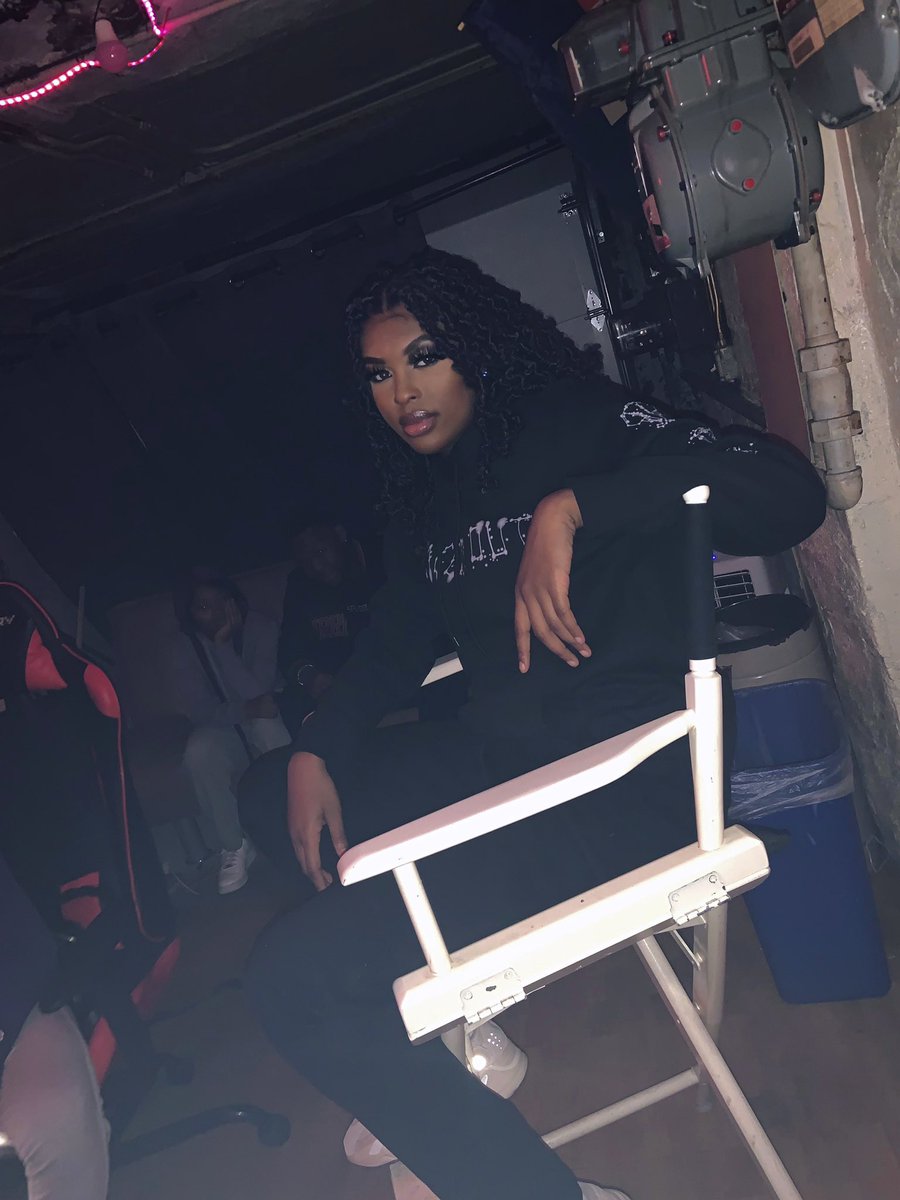 CheecheLovato's tweet photo. I’m on ya mind let’s be real 💅🏾 #CheMode https://t.co/JTAtXjFGUT