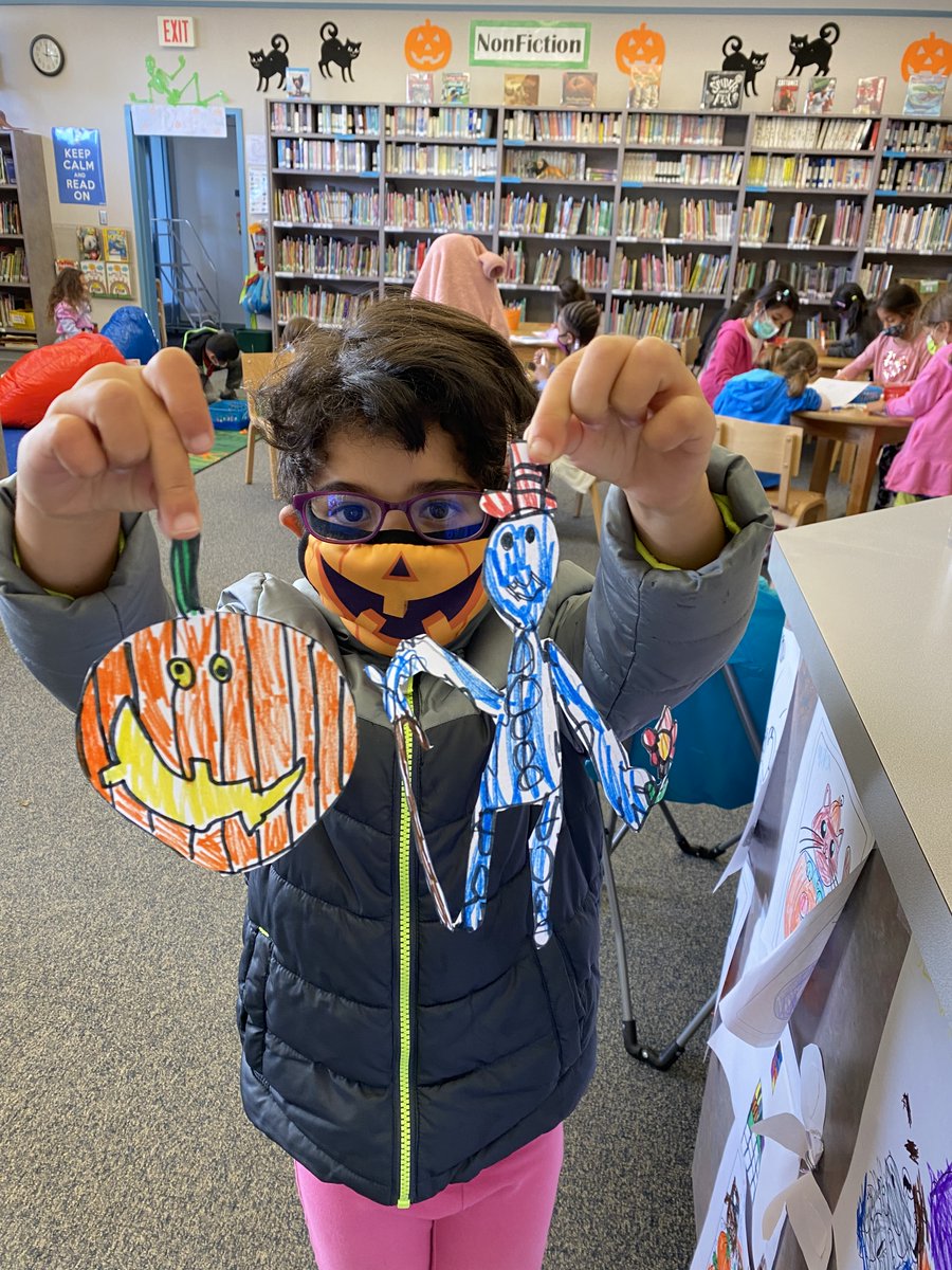 HeatherSCSD's tweet photo. Halloween in the library! 
Heather's Library Club has been busy decorating the library.  Creating ack-o'-lanterns, making costumes for Abe and George, and decorating the tree for Halloween. You can't help but become excited "Trick or Treat"! https://t.co/uSk2PJLKMq
