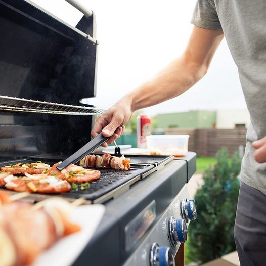 SuitesMobile's tweet photo. Our outdoor space has a grill so you can tailgate while you watch football on outdoor TVs! If you’re traveling during football season, this is where you’ll want to be. https://t.co/wPTiCBJ00H