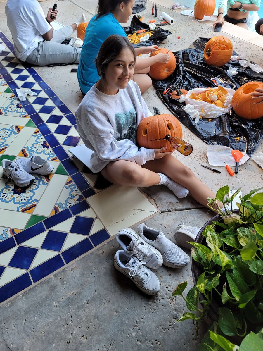 WesternerVB's tweet image. 🎃🤠A little pumpkin carving/painting this past weekend... some fellowship and fright👻 #LHSVB