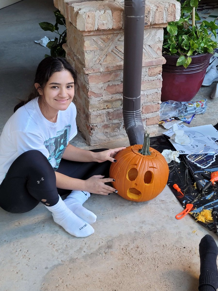 WesternerVB's tweet image. 🎃🤠A little pumpkin carving/painting this past weekend... some fellowship and fright👻 #LHSVB