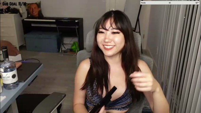 Hi I'm live for the night!! Let's hangout and chill tell me how you weekend has been?   https://t.co/lWujWPsroK