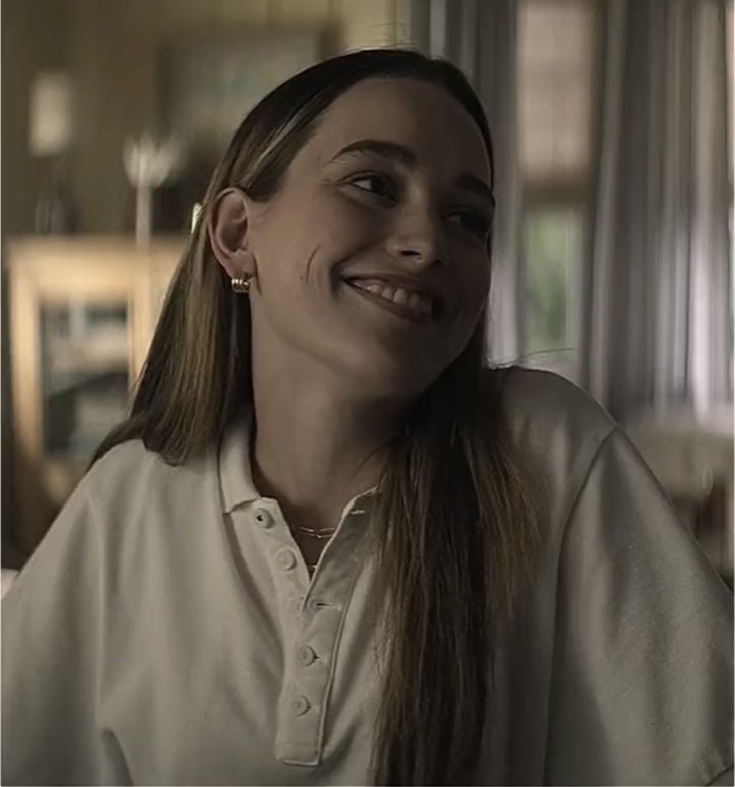 arthurssjournal's tweet photo. only bc it’s victoria pedretti 😗 https://t.co/HVS53zifbO