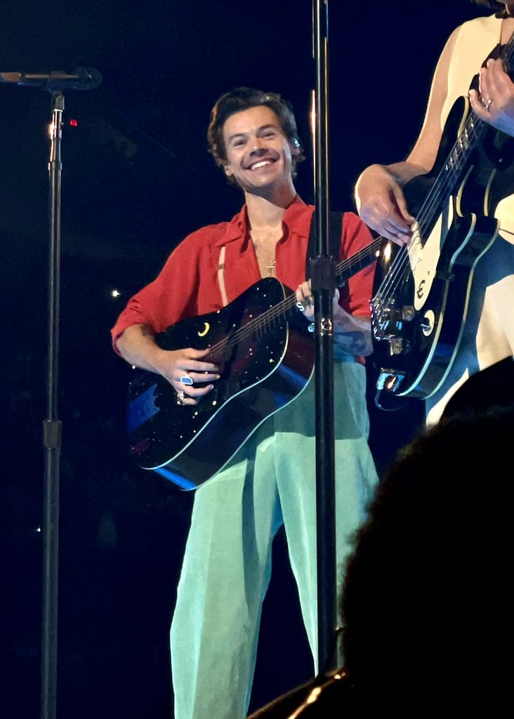 Harry on stage tonight in Cleveland