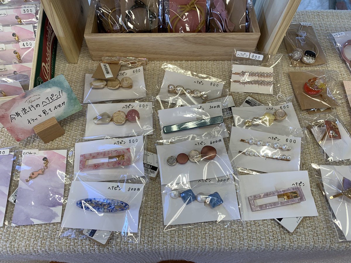 TSUTAYAkitajima's tweet photo. \\\\٩( 'ω' )و ////
北島店では、徳島 #ハンドメイド 作家様を始め、#アクセサリー 販売中です!
どれも素敵な一品(●´ω`●)
よろしくお願い申し上げますm(_ _)m
#dandelion_sae #stonemagic #Nakko #Rudy #委託販売 #TSUTAYA #北島 https://t.co/8gyBv5hH9s