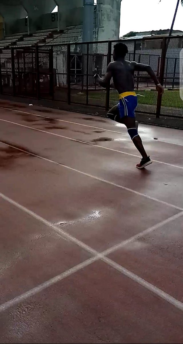 Theintro_run's tweet image. No pain no champagne 
🏃Runner don&apos;t quit, 
We fade,
We hit the wall,
We&apos;re sometimes reduce to a walk, but we keep on moving no day off❌
@usainbolt @WorldRunners @runnersworld @Pepsi_Naija @JamicanR