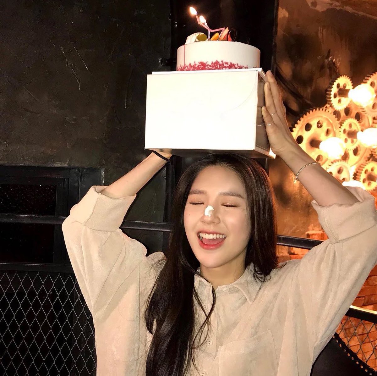 zinyeongbae's tweet photo. happiest birthday to the most awesome lady I have ever known! I know you have been waiting for this day for a year. I wishing you lots of love, evelasting joy and happiness. enjoy your special day and happy birthday once again! 🥳🤍 https://t.co/xJDxC4NOyE