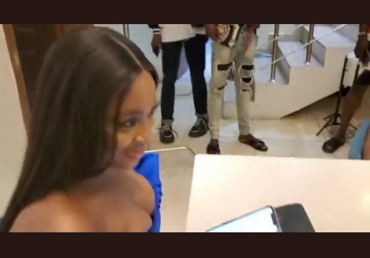 Kwame_English's tweet photo. Me, @LiquoroseAfije_ and the all the U-Turners this is why we love @theemmanuelumoh
If them no look you like this ha then you're not my fav ooo βΊοΈ
#EmmaRose
#VerifyEmmanuel
#EmmarosetheUturners
#WhyILoveEmmanuel
#THEBIG27PROJECT https://t.co/x5POg4L1mj