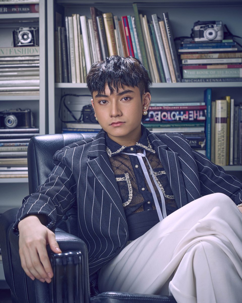 HBD_jared's tweet photo. 📸
#Alamat’s porque concept photo series
<ILUSTRADO set>
JAO
Stylist: Jemi Nicdao
Photography: Niko Francisco
Makeup: Sharms de Castro
Hair Stylist: Ashley Manjares, Althea Light
Asst Stylist: Jeff Hapin
#porqueILUSTRADO
#ALAMATporque4DAYS
#ALAMAT_Jao https://t.co/tpfuLRiZuF