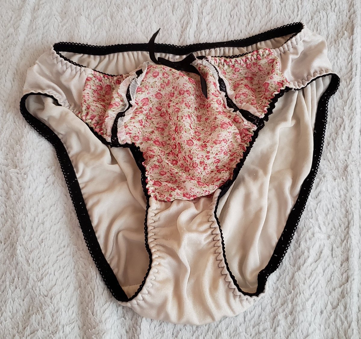 crotch_daisuki's tweet photo. 使い込んでて毛玉がスゴい
主婦の味方、安定のしまむらブランド https://t.co/XPBmu3g7jY