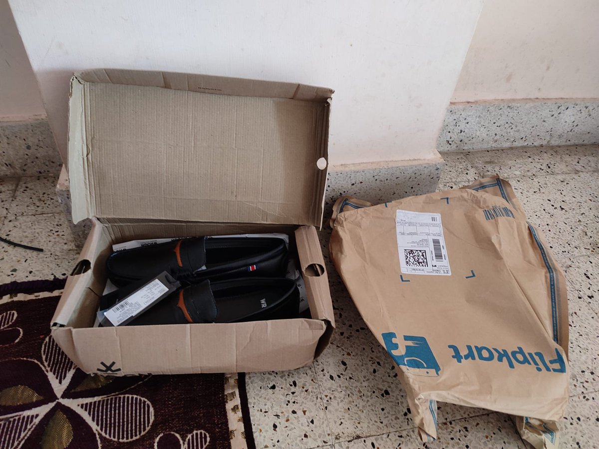 oye_harshhh's tweet photo. I ordered @adidas running Shoes from @Flipkart and here I recieved @StayWrogn shoes. And trying to replace it for more than 15days.
@flipkartsupport is getting worse and they are going to lose it's loyal customer.
@Flipkart @flipkartsupport @_Kalyan_K https://t.co/Dkgy9eY2y9