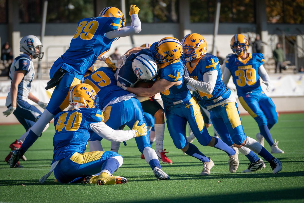 EM-FINALEN SÄNDS I SVT

Finalveckan närmar sig och äntligen kan vi presentera att EM-finalen för herrar mellan Sverige och Italien kommer att sändas i SVT och streamas på SVT Play.

Läs mer: amerikanskfotboll.com/em-finalen-san… #HejaSverige🇸🇪 

Foto: Jonas Domfors