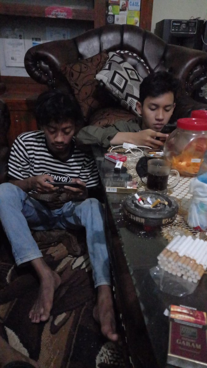 haluaaaaan's tweet photo. Cocotan ora pati ,kerja yo ora.
Trus Kate dadi opo.... ?
Dadi omongan karo dadi beban e konco ...!!! https://t.co/RMjU4j8901