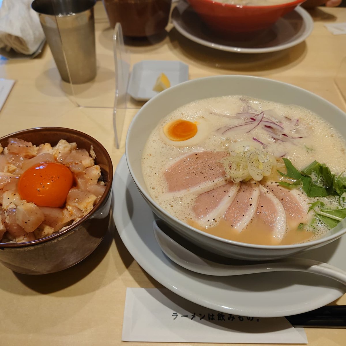 kenjiz14's tweet photo. うまかった😍
#鶏白湯ラーメンMUTSUKI
#但馬鶏丼 https://t.co/NflTDMJtYA