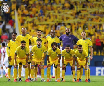 RN_Alkhalifa's tweet photo. الليلة مباراة القمة بين النصر والهلال للوصول للمباراة النهائية على بطولة أسيا للاندية مباراة صعبة للفريقين اتمنى ان يكون النصر في يومة ويفرح جماهيرة الكبيره في كل مكان فالكم الفوز ياجماهير العالمي او جماهير الشمس وانا متفائل ان النصر للنصر باذن الله 💛💙 https://t.co/uKc0Ljys0V