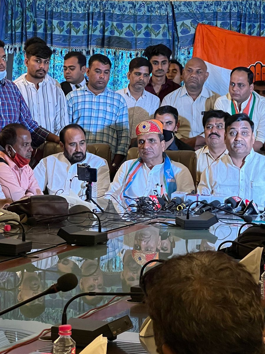 INCRajasthan's tweet photo. कांग्रेस प्रदेशाध्यक्ष @GovindDotasra जी ने आज उदयपुर में वल्लभनगर एवं धरियावद उपचुनाव के संबंध में आयोजित प्रेस वार्ता को संबोधित किया। प्रेस वार्ता में परिवहन मंत्री @PSKhachariyawas जी, कांग्रेस नेता धर्मेंद्र राठौड़ जी एवं अन्य कांग्रेस नेता भी उपस्थित रहे। https://t.co/D4q56MX7or