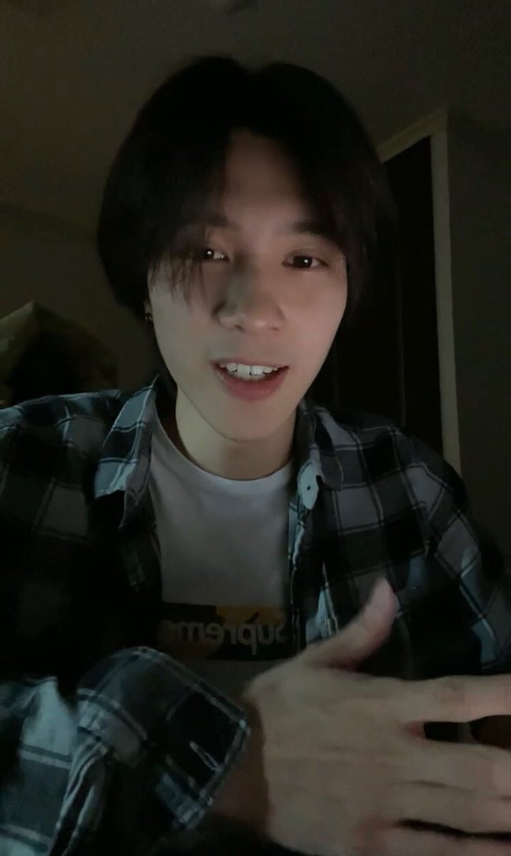 missclaireliu9's tweet photo. [211020] Hendery Weibo Yizhibo Live Chinese to English Translation Highlights 🦄a thread🦄 #HENDERY https://t.co/44716MgaxI