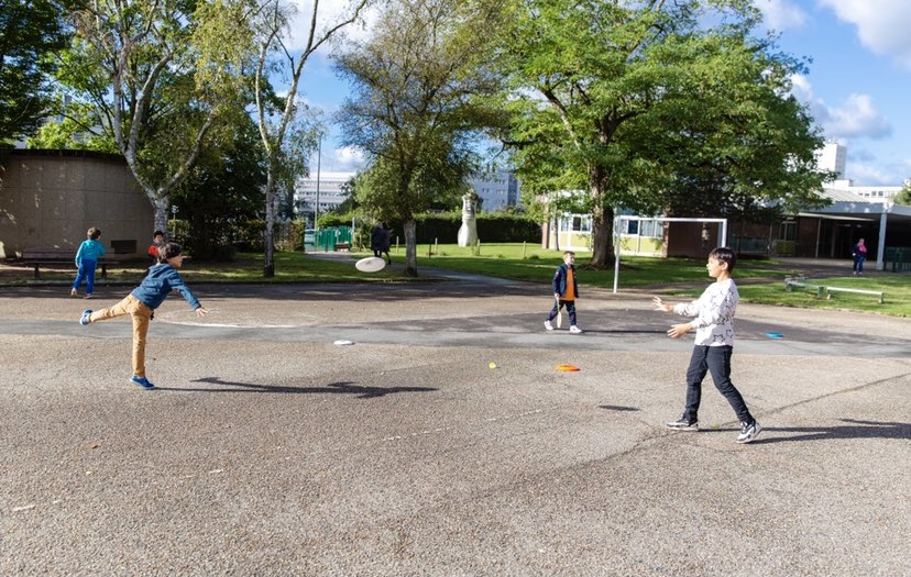 Distribution de kits de jeux sportifs pour les #enfants de primaire à Mont St Aignan. 
Merci <a href="/DecathlonPro/">Decathlon PRO</a> et <a href="/ErkLgrt/">Eric_L</a> pour cette dotation dans les villes du programme <a href="/Vivons_en_Forme/">VIF</a> .
Objectif : lutter contre la #sédentarité chez les enfants via des jeux ludiques 😀👍🏃‍♂️🏃‍♀️