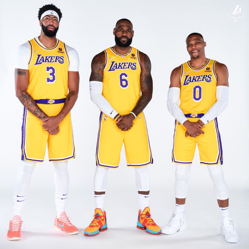 tchopnn's tweet photo. La @NBA est de retour
La meilleure Ligue est de retour
Avec des affiches de prestige cette nuit pour l’ouverture.
@Bucks vs @BrooklynNets 
@Lakers vs @warriors 
#theNBAisback https://t.co/T7bRf7sseA
