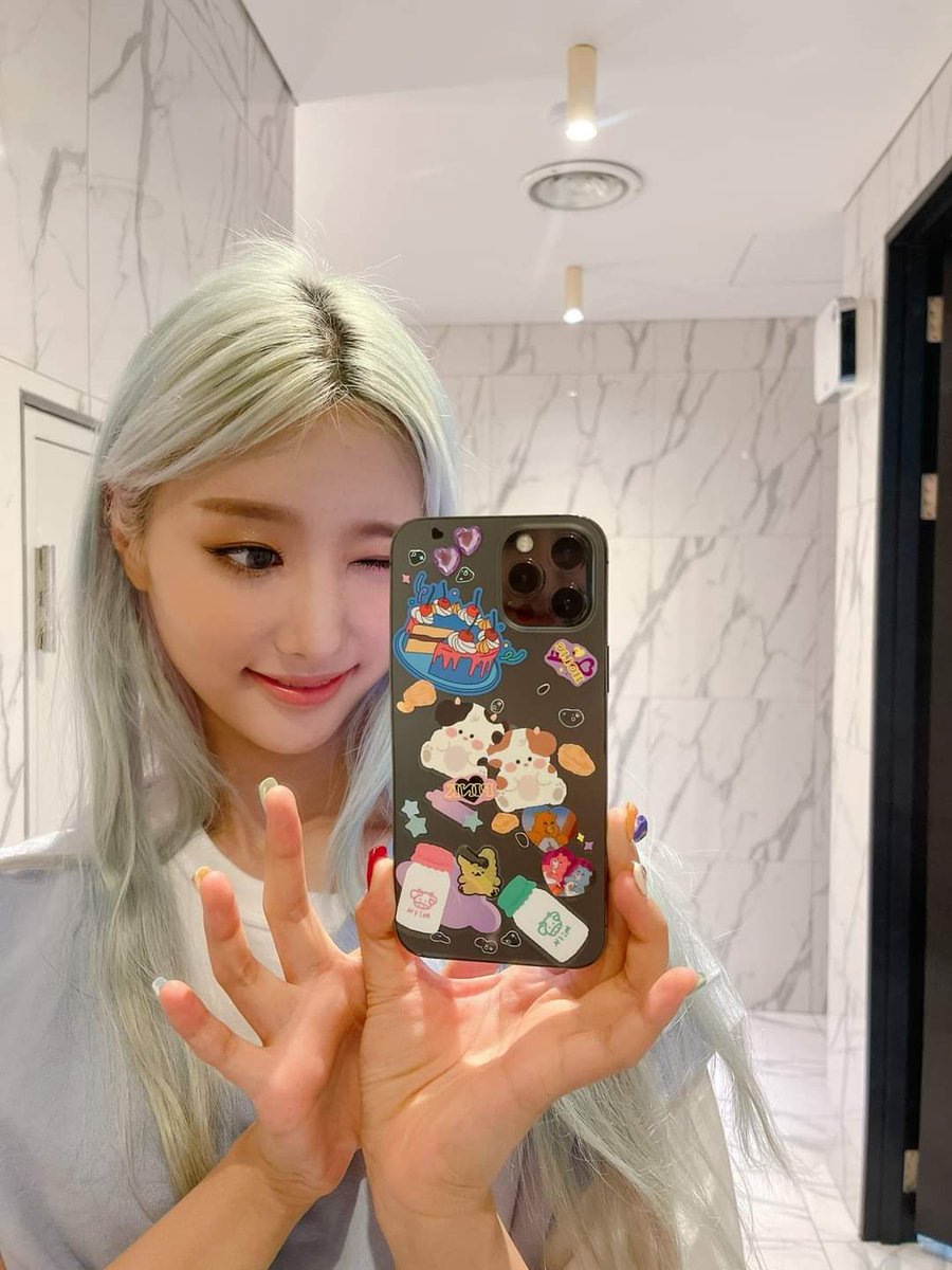 hotissue_cr's tweet photo. ↑#TWITTER ↓210915 #YEBIN

[#예빈]: Yebin apareciendo con un delicioso cabello de algodón de azúcar!! ⭐️🌈🦄🍭🍬 Tan colorido... Algodon!!💖🐹💖

#ICONS #핫이슈 #HOT_ISSUE #S2 #HOT_ISSUE_CostaRica 

✯Cr. @hotissueglobal (핫이슈 - HOT ISSUE)
💛🌺Hot Issue Costa Rica🌺💛 https://t.co/SXFQ9U4Quc