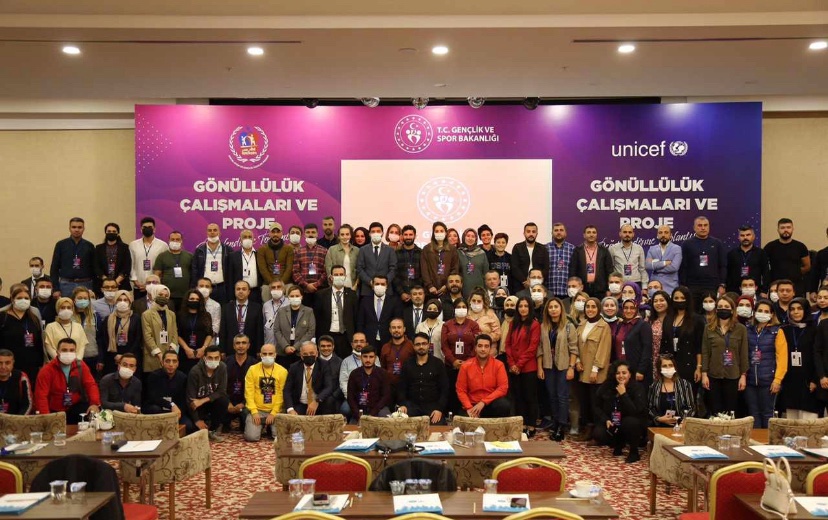 GSB_BaglarGM's tweet photo. 🏡Kocaman bir aile olmanın gururunu yaşıyoruz.💞

❣️Sosyal Uyum ve Gençlik Katılımı Projesi; Gönüllük Çalışmaları ve Proje Değerlendirme Toplantısında Sayın @topogluemre ve daire başkanlarımızla geçtiğimiz dönem ve gelecek dönem için yeni planlamalar üzerine konuşuldu.🥰👏 https://t.co/BJkzjstv2T
