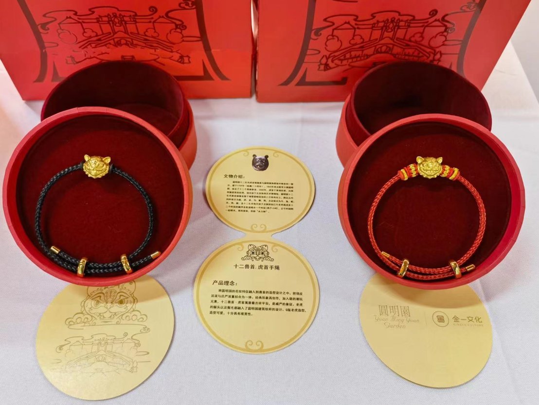 iFinTechNews's tweet photo. Jewelry exhibition sparkles in Beijing. Wang Xiaodan, president of Beijing Kingee Culture Development Co Ltd, which designs, produces and sells jewelry, delivered a speech at the event’s opening ceremony. https://t.co/FYFjsPvoQL https://t.co/ksr5Sip44h